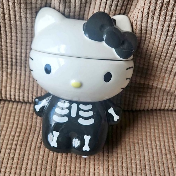 Hello Kitty Skeleton cookie or candy jar Figurine - Picture 1 of 3